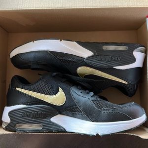 EUC NIKE AIR MAX THE EXCEE SZ 5.5Y UNISEX